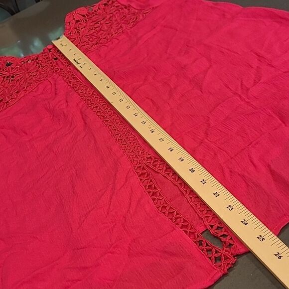 Davi & Dani sz S berry pink top with lace neckline and bishop sleeves - Picture 8 of 11